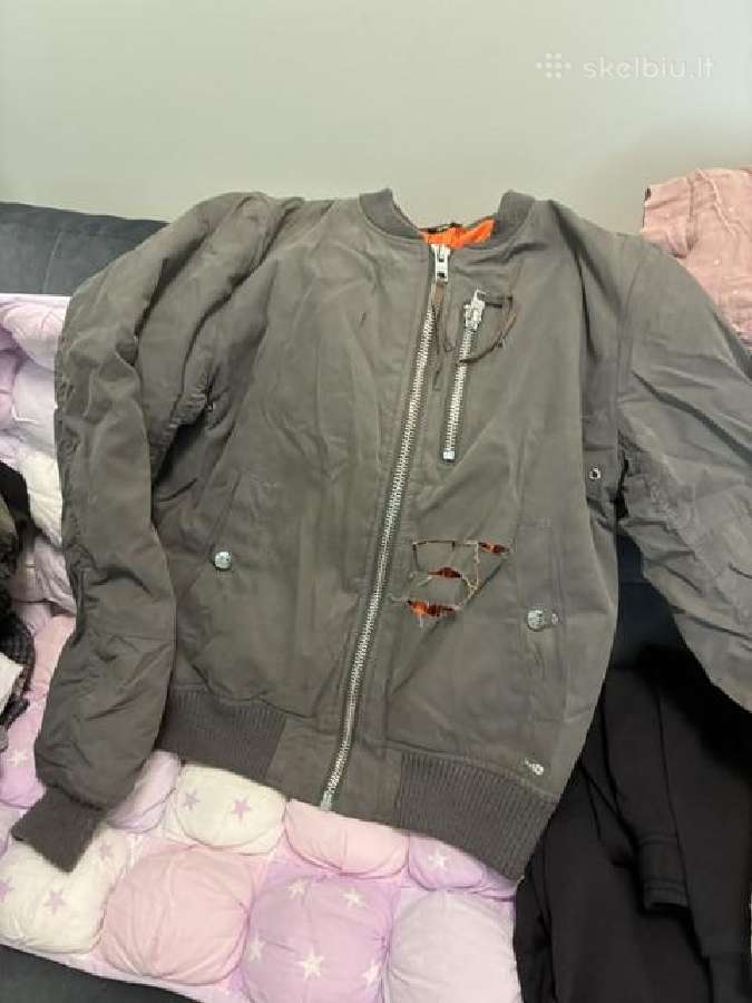 Tigha „distressed“ stiliaus bomber striukė S dydis - nuotraukos Nr. 2