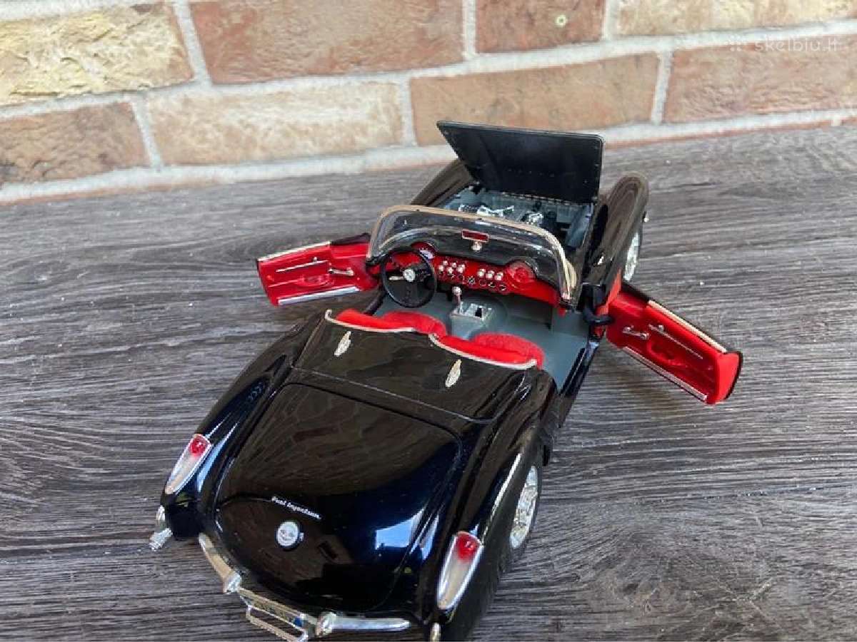 1957 Chevrolet Corvette C1 1:18 automodelis modeli - nuotraukos Nr. 4