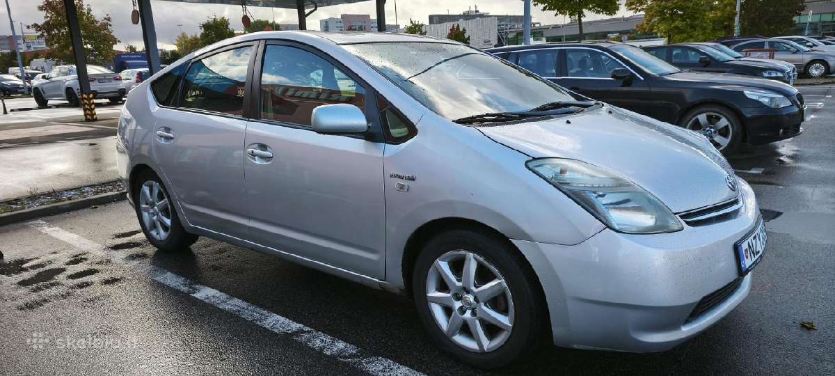 Toyota Prius 2 Nuoma 110 eur Ta 2026-08 - nuotraukos Nr. 2