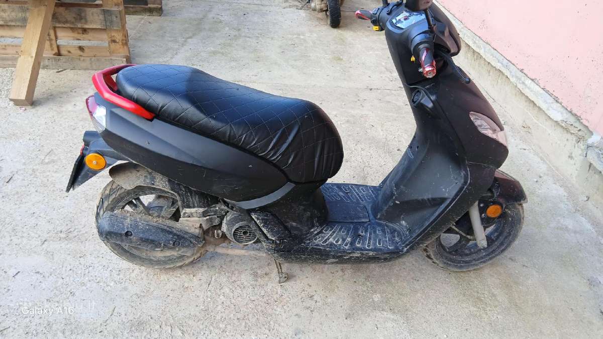 Sveiki parduotu motorolerį - nuotraukos Nr. 4