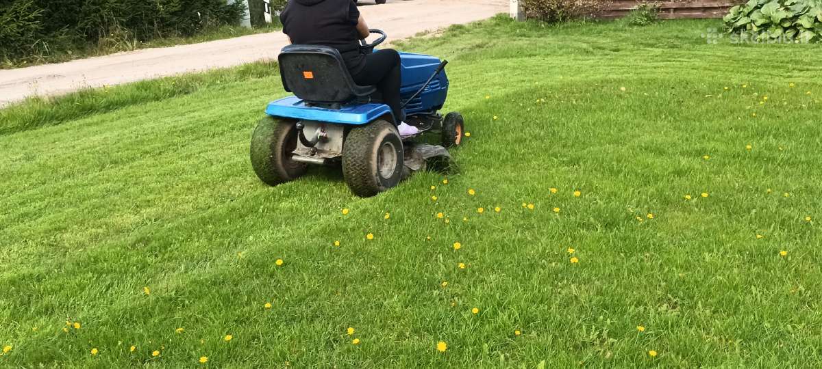 Traktoriukas zoliapjove veikia - nuotraukos Nr. 16