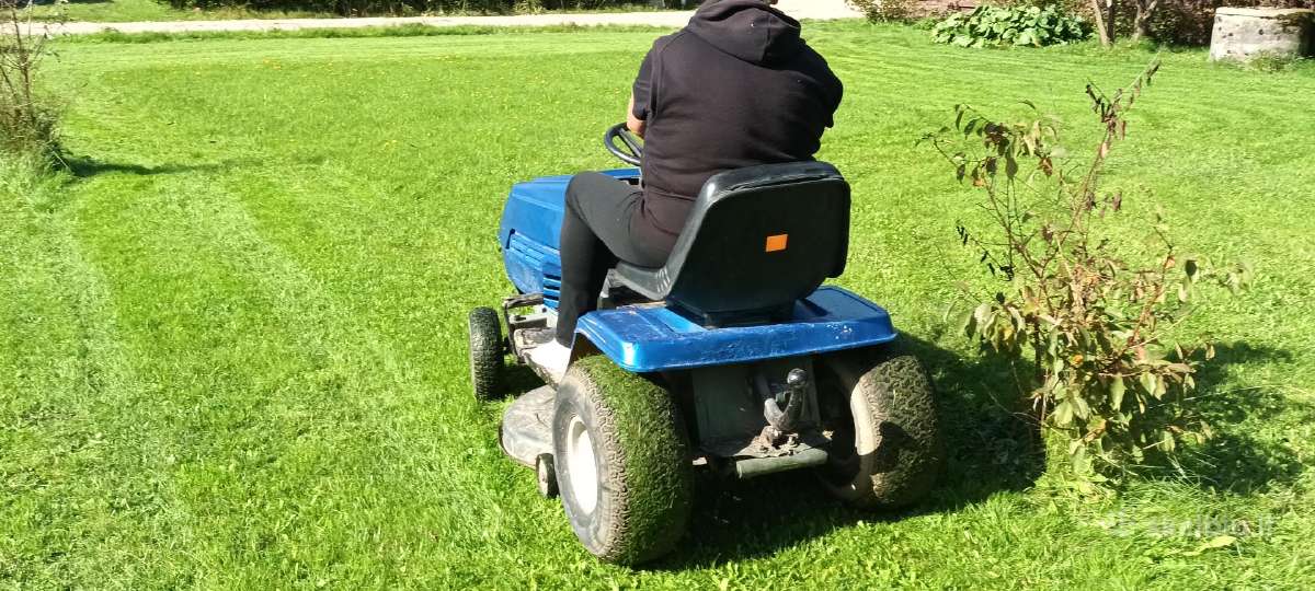 Traktoriukas zoliapjove veikia - nuotraukos Nr. 21