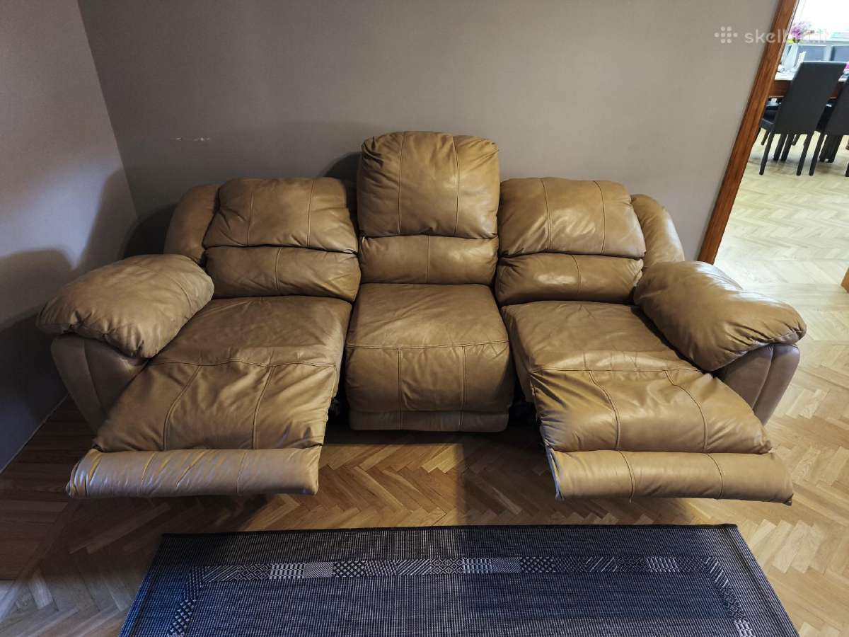 Patogi odinė trivietė sofa su reglaineriais - nuotraukos Nr. 2