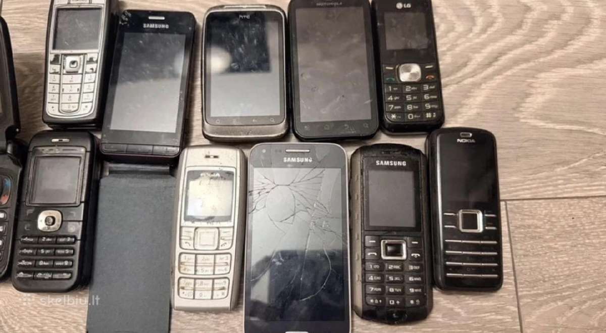 12 senų mobiliųjų telefonų – Nokia, Samsung, HTC - nuotraukos Nr. 3