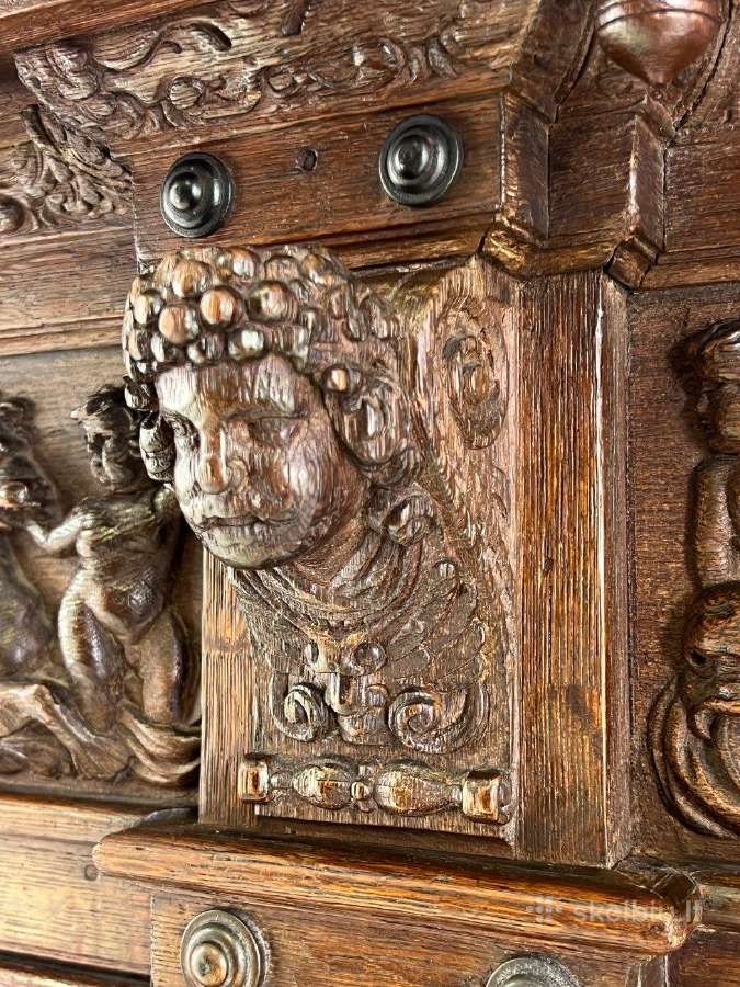 Ąžuolinė, XIX a. pr. drožinėta komoda - nuotraukos Nr. 16