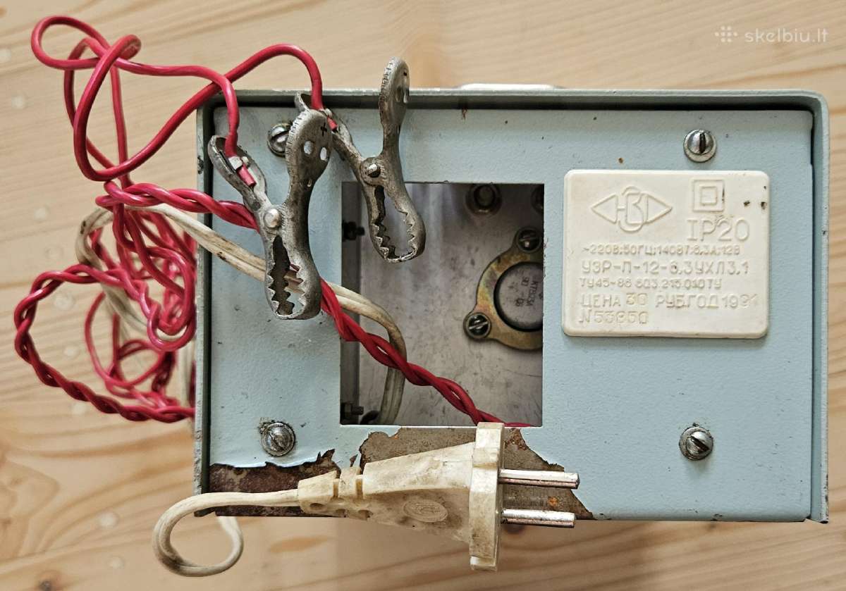 Automobilinio akumuliatoriaus įkroviklis, veikia - nuotraukos Nr. 3
