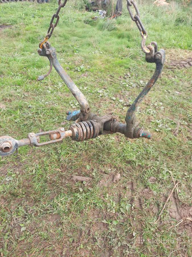 T150 su maz v8 varikliu dalimis. - nuotraukos Nr. 6