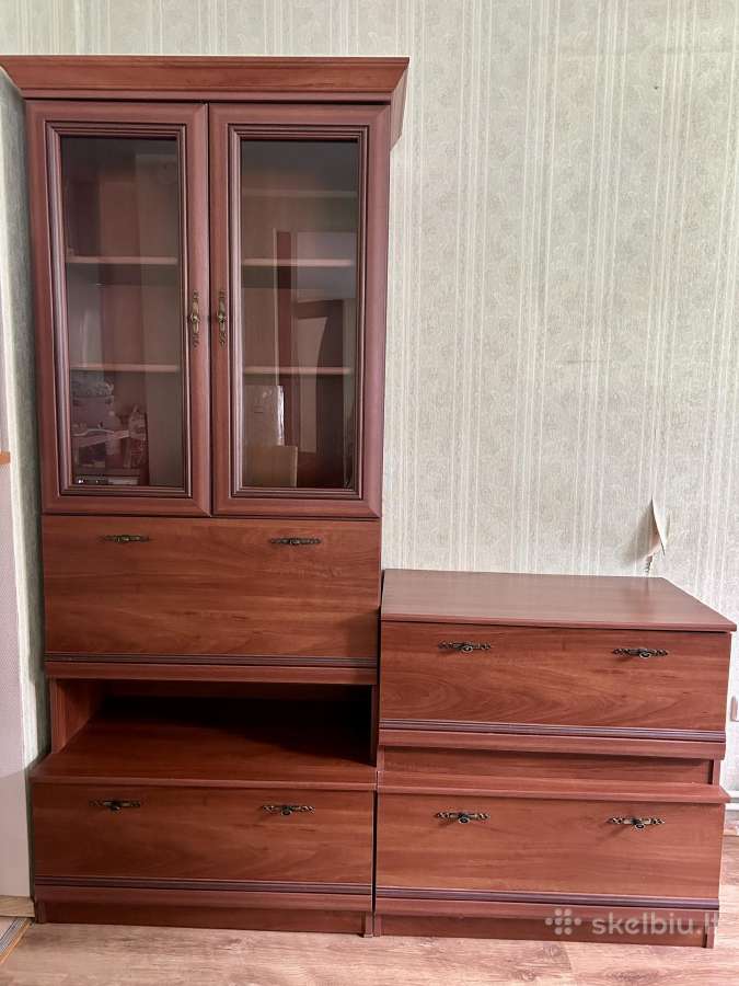 Klasikinė 3 dalių sekcija su vitrinom ir spintelėm - nuotraukos Nr. 6