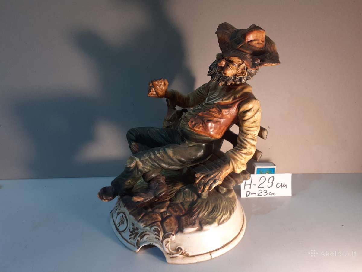 Didelė Italijos capodimonte klajūno statulėlė - nuotraukos Nr. 10