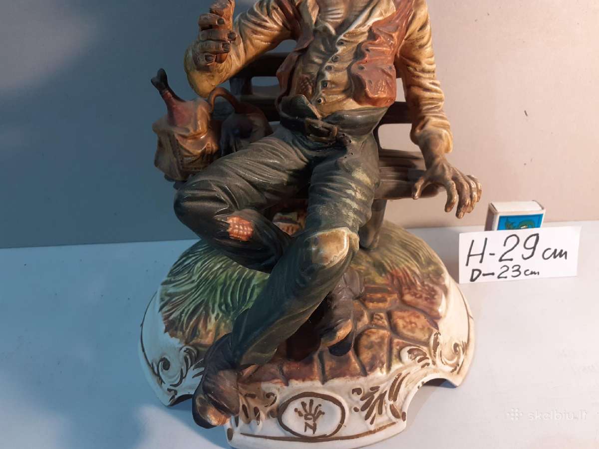 Didelė Italijos capodimonte klajūno statulėlė - nuotraukos Nr. 16