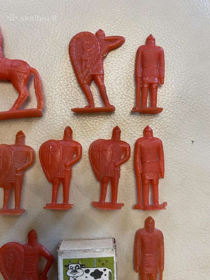 Kareiveliai tarybiniai plastmasiniai po 1€ - nuotraukos Nr. 3