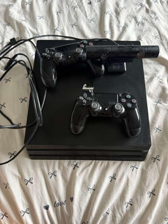 Parduodamas Ps4 Pro+ kamera+ 7 žaidimai - nuotraukos Nr. 4