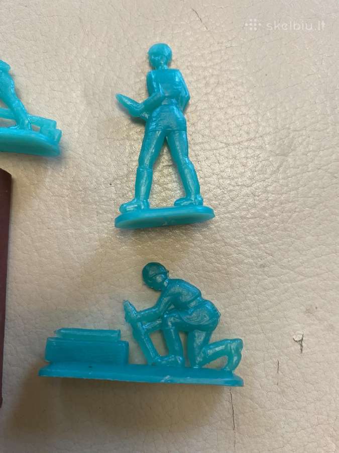 Kareiveliai tarybiniai plastmasiniai - nuotraukos Nr. 2