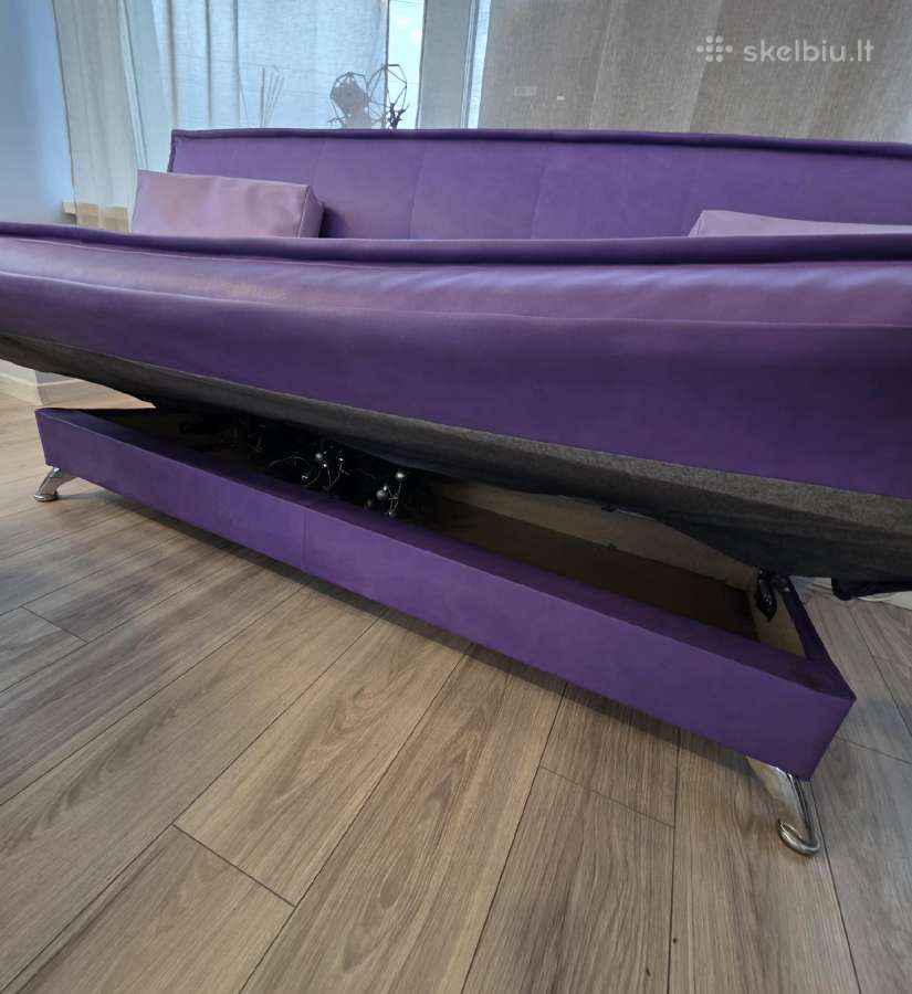 Sofa su patalynes deze. - nuotraukos Nr. 3