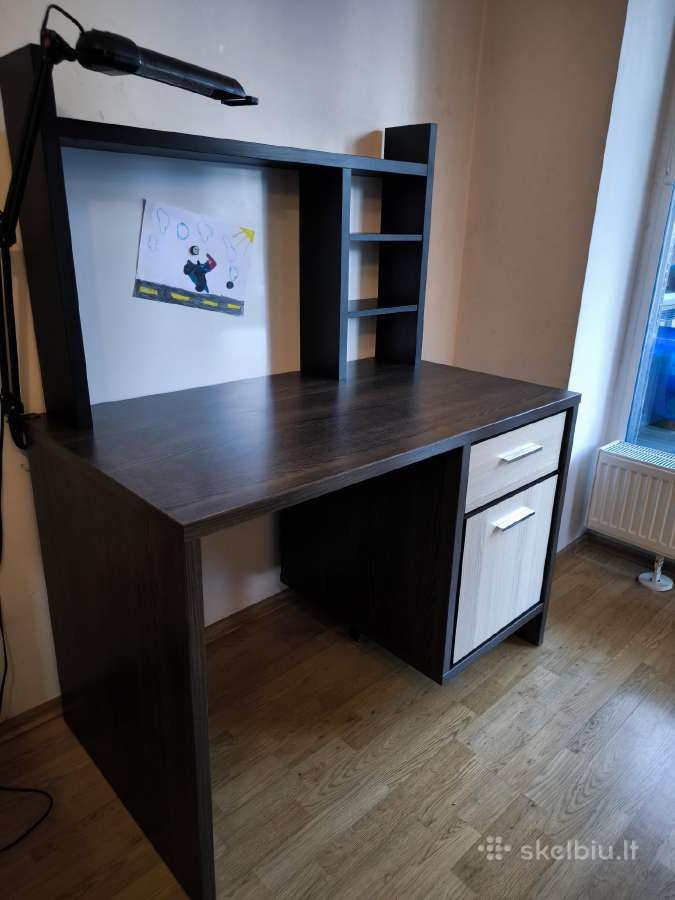 Rašomasis stalas su su stalčiais ir lentyna. - nuotraukos Nr. 6