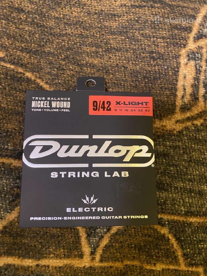 Juoda elektrinė gitara su Floyd Rose tremolo - nuotraukos Nr. 7