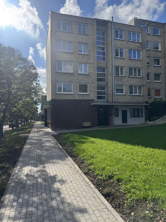 Parduodamas erdvus ir šviesus 3 kambarių butas - nuotraukos Nr. 2