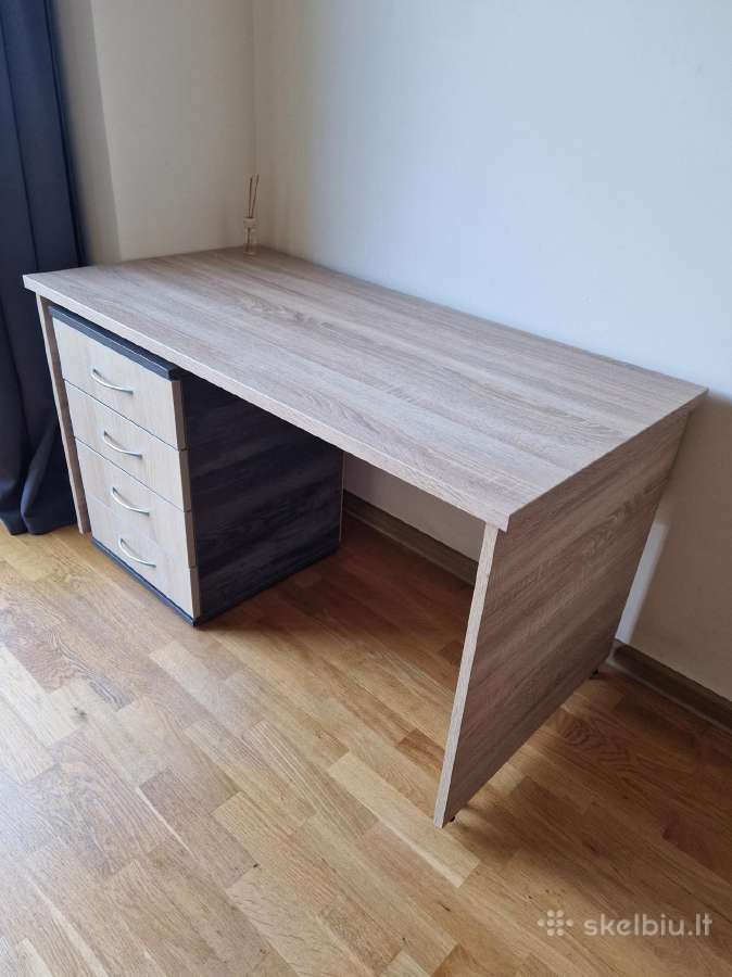 Rašomasis stalas ant reguliuojamų kojelių - nuotraukos Nr. 5