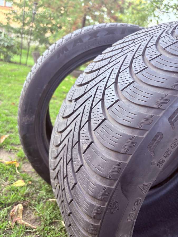 Maxxis padangos 255/40 R18 99v - nuotraukos Nr. 2