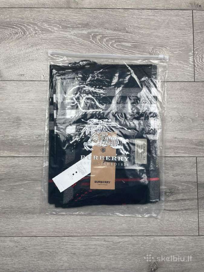 Juodas burberry šalikas - nuotraukos Nr. 4