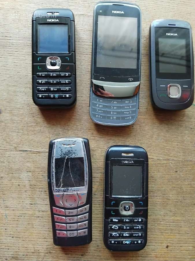 Seni telefonai ir pakrovėjai - nuotraukos Nr. 3