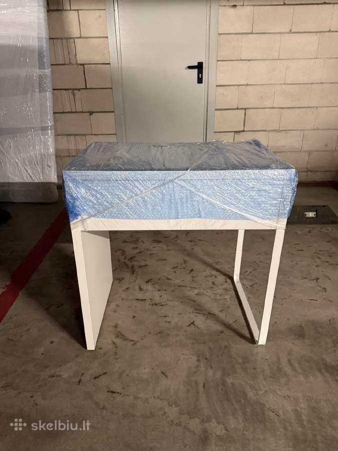 Labai geros būklės Ikea staliukas Micke - nuotraukos Nr. 2