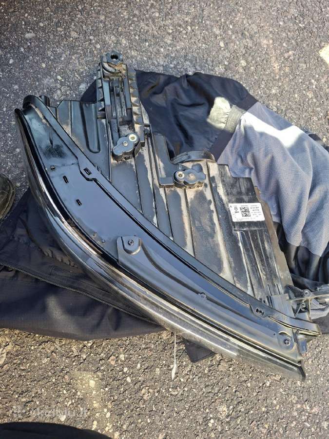 Parduodu passat b8 valeo priekine lempa. - nuotraukos Nr. 2
