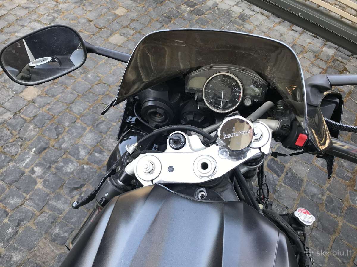 Yamaha R1 - nuotraukos Nr. 4