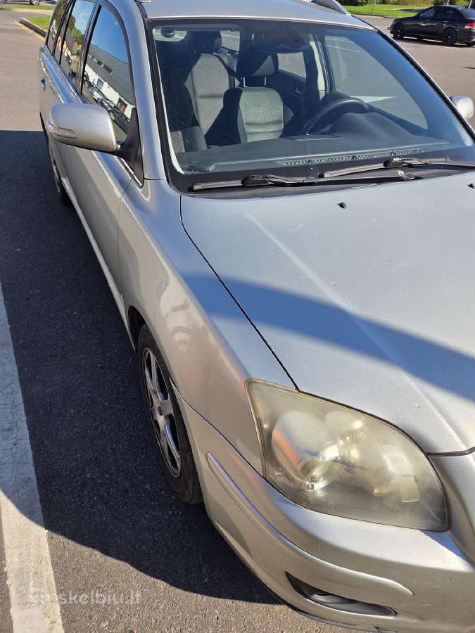 Parduodu Toyota Avensis automobili - nuotraukos Nr. 3