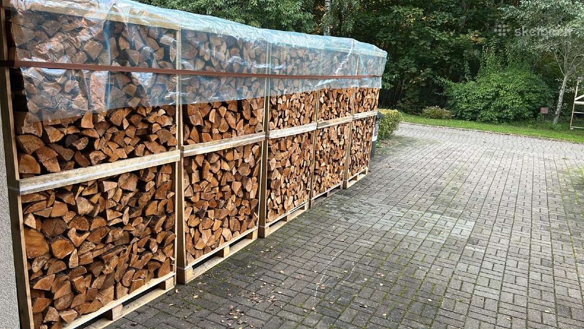 Sausos malkos dežėse - nuotraukos Nr. 2