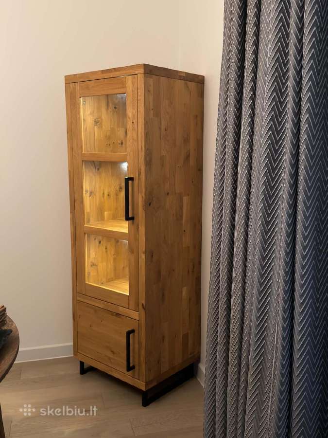 Parduodama ąžuolo masyvo vitrina su apšvietimu - nuotraukos Nr. 2