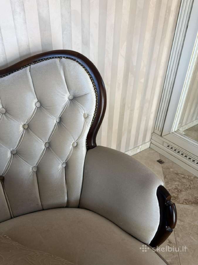 Vintažinio stiliaus klasikinė sofa - nuotraukos Nr. 3
