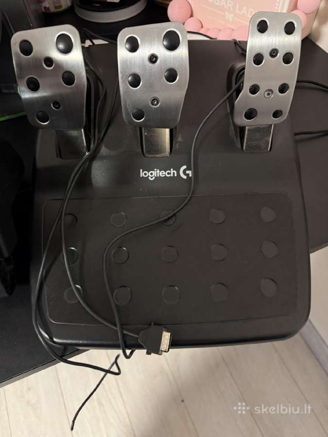 Logitech vairas su begiais ir pedalais - nuotraukos Nr. 4