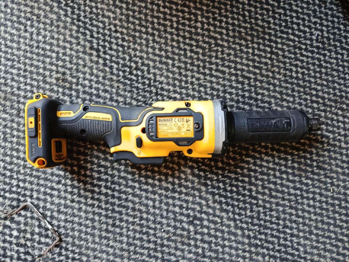 Tiesinis kampinis šlifuoklis Dewalt Dcg426. - nuotraukos Nr. 2