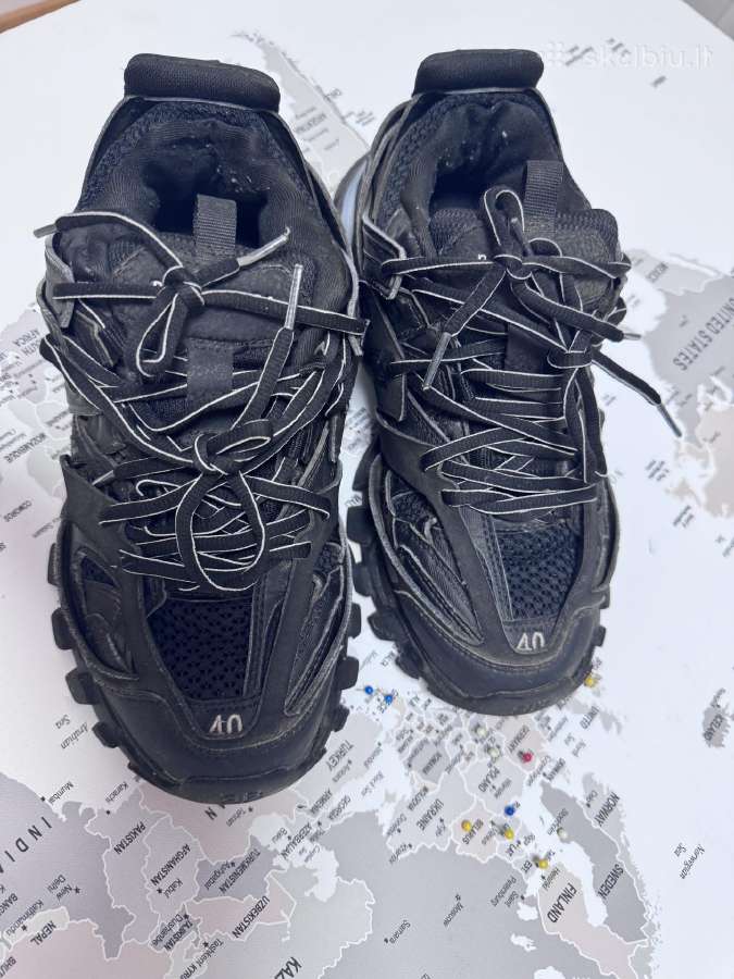 Balenciaga kedai - nuotraukos Nr. 2