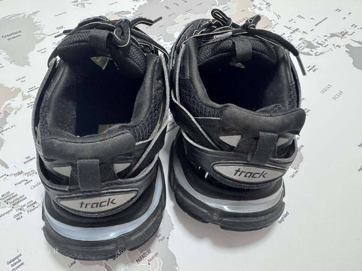 Balenciaga kedai - nuotraukos Nr. 3