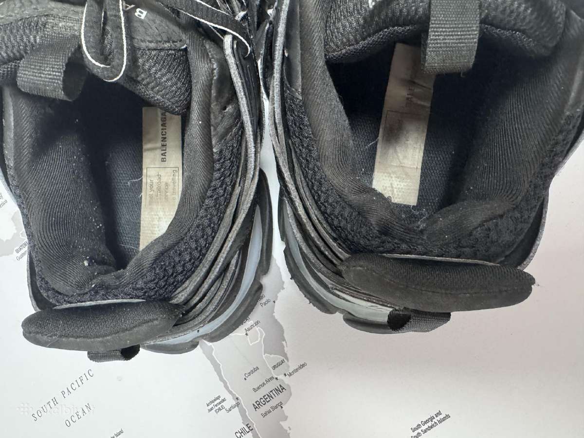 Balenciaga kedai - nuotraukos Nr. 4