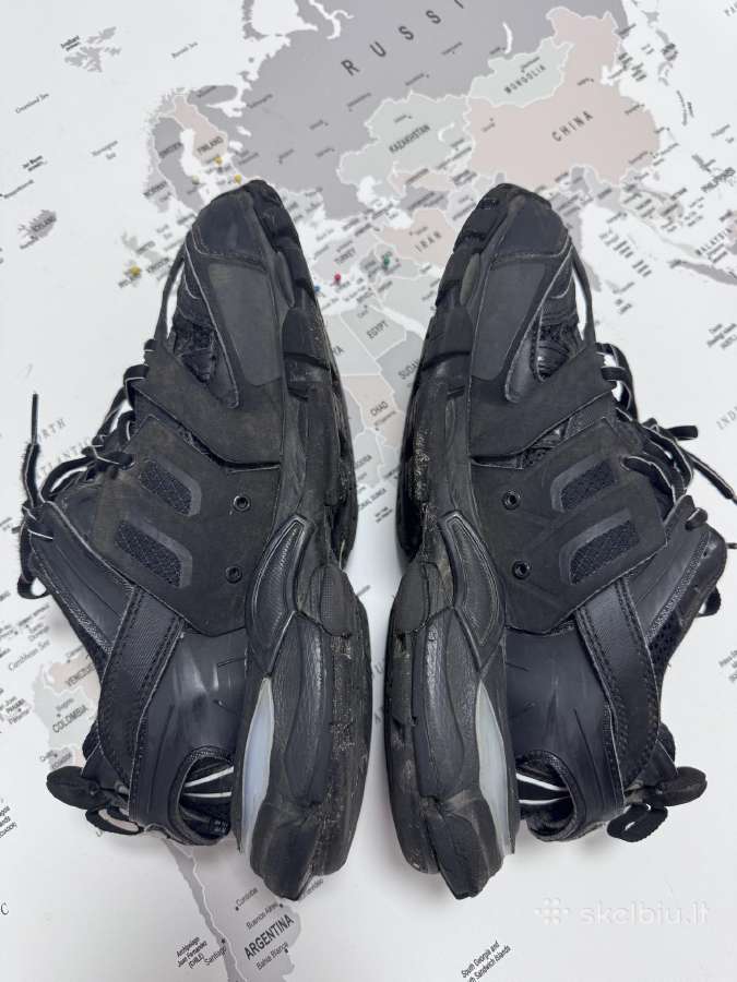 Balenciaga kedai - nuotraukos Nr. 5