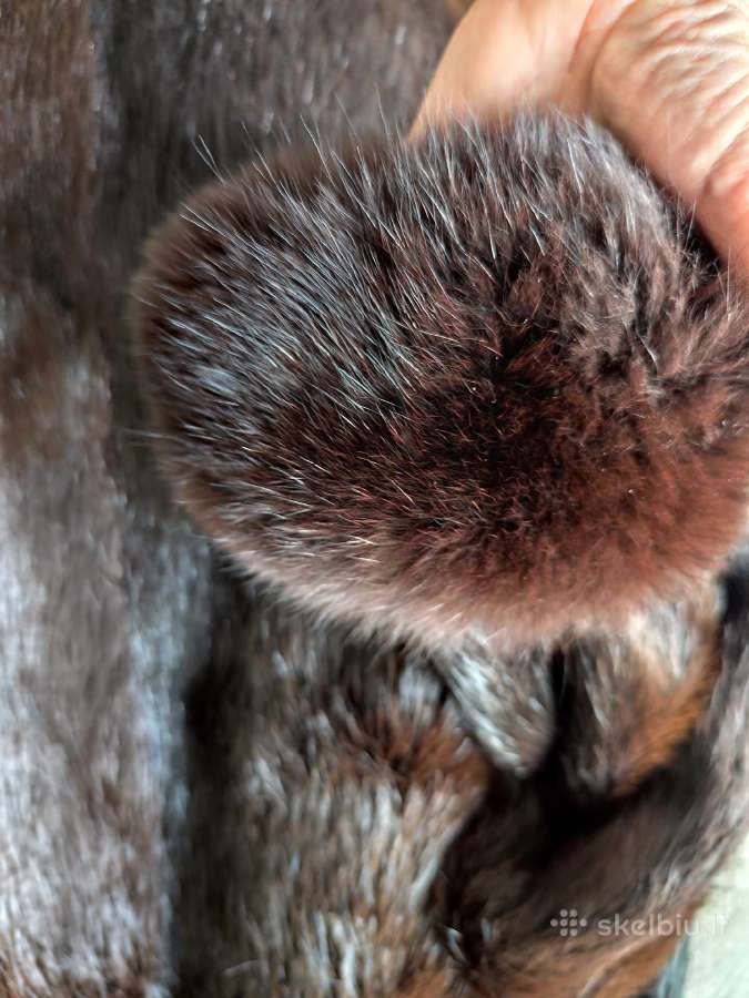 Nutrijos kailio kailiniai su lapės apykakle - nuotraukos Nr. 9