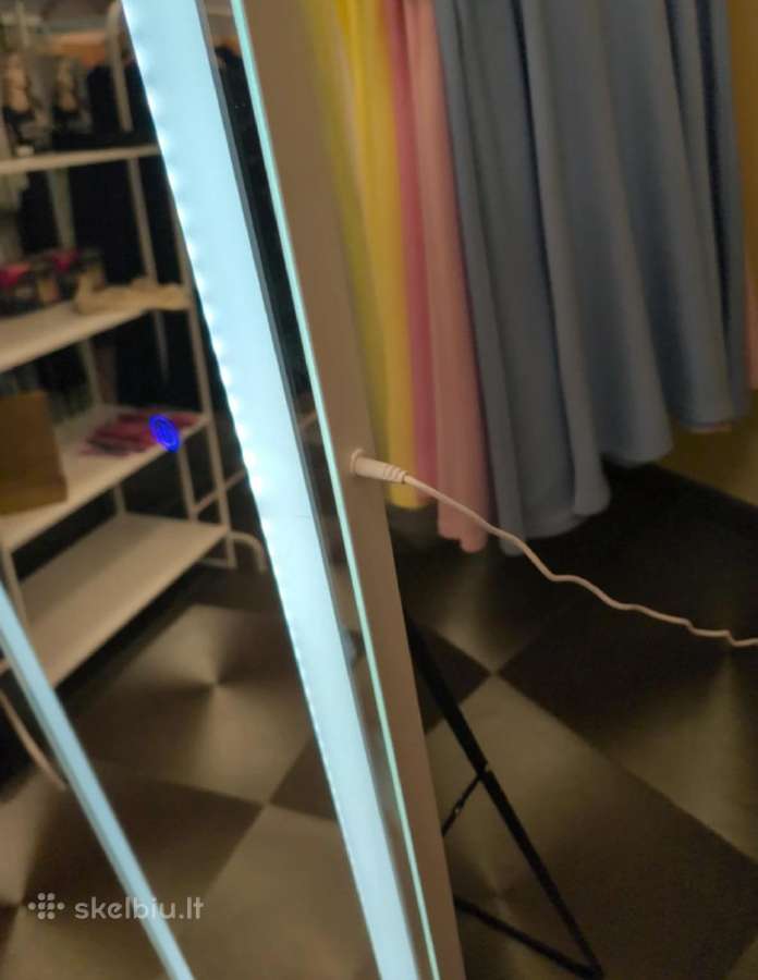Veidrodis su LED apšvietimu - nuotraukos Nr. 2