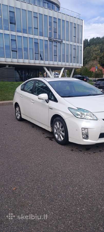 Toyota Prius 3 Išsimokėtinai arba Nuoma - nuotraukos Nr. 2