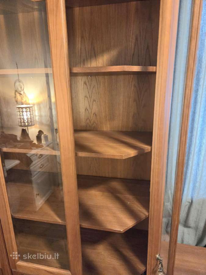 Klasikinė sekcija su stikline vitrina - nuotraukos Nr. 2