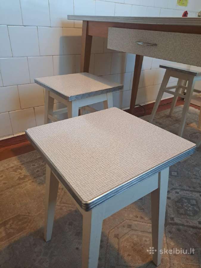 Virtuvės stalas su taburetėmis - nuotraukos Nr. 5