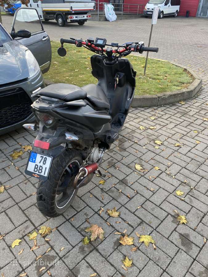 Yamaha Aerox Naked-r 2015 - nuotraukos Nr. 4