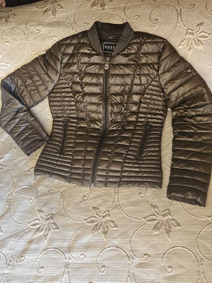Parduodu originalia striukę Guess - nuotraukos Nr. 2