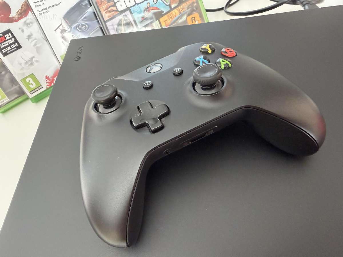Xbox One X 1tb + originalus pultelis + 4 žaidimai - nuotraukos Nr. 4