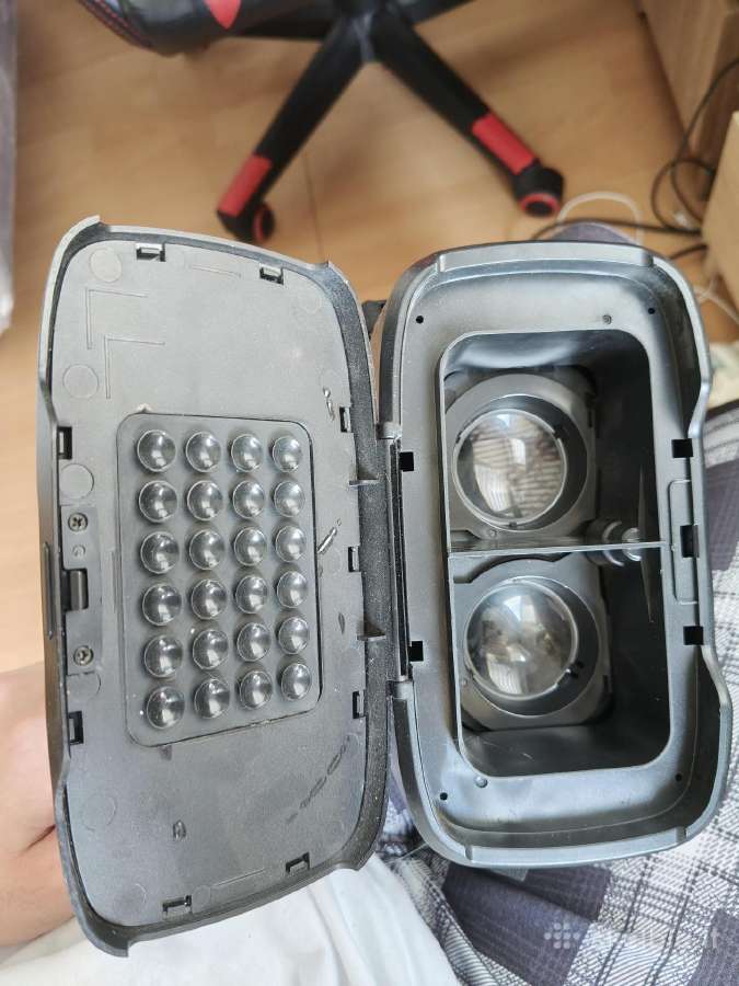 Plastikinis subraižytas Vr šalmas - nuotraukos Nr. 2