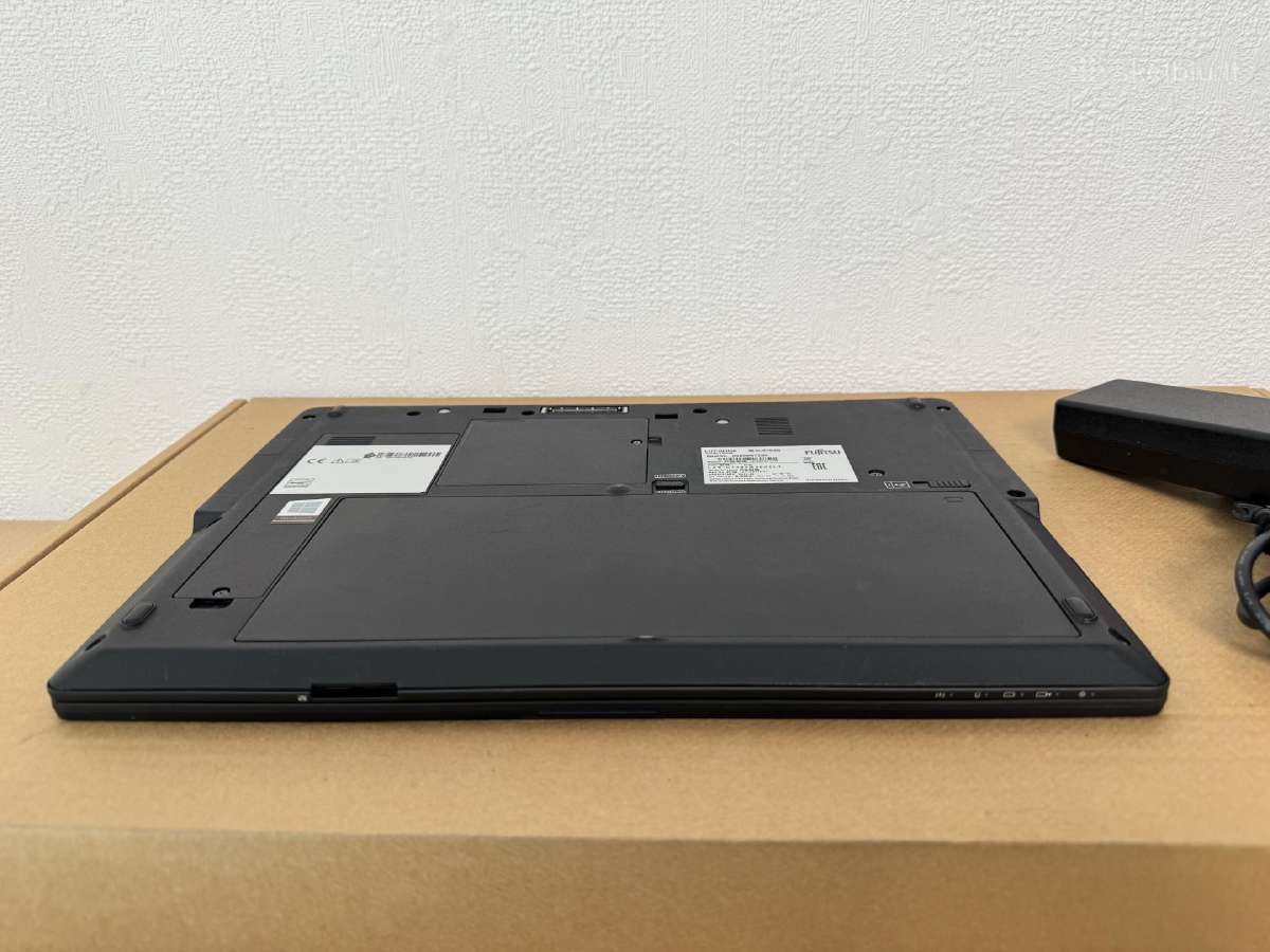 Fujitsu Ultrabook U749 - nuotraukos Nr. 3