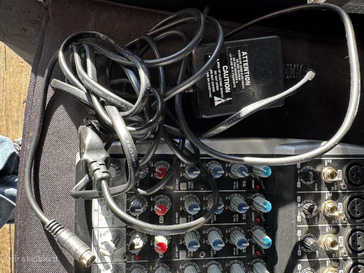 Behringer garso pultas - nuotraukos Nr. 4