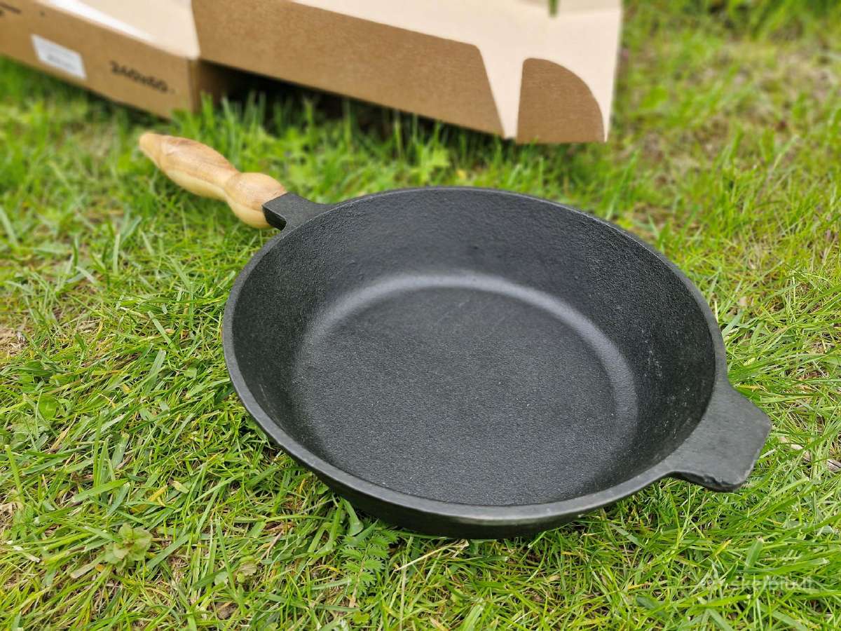 Nauja ketaus keptuve 24 cm su medinė rankena - nuotraukos Nr. 8